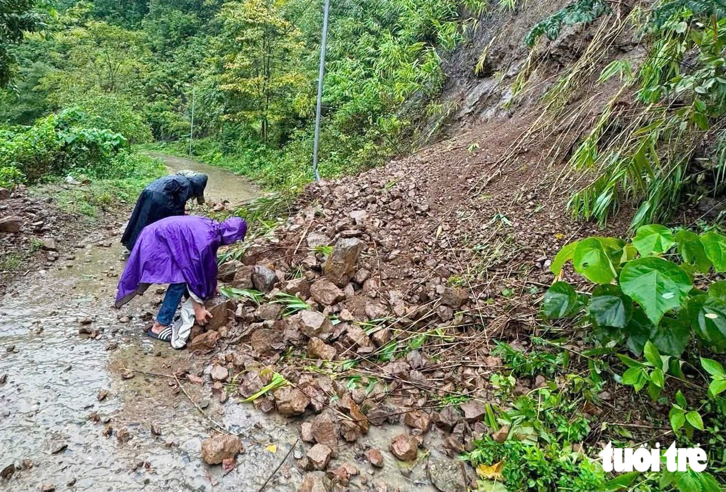 Thủy điện lớn nhất Bắc Trung Bộ xả nước sáng 25-8 - Ảnh 8.