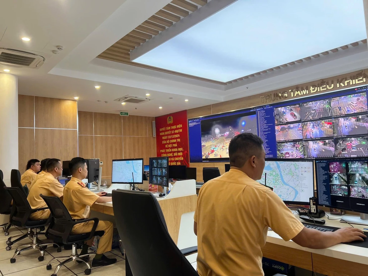 Đêm không ngủ của hàng triệu người hâm mộ bóng đá Việt Nam - Ảnh 9.
