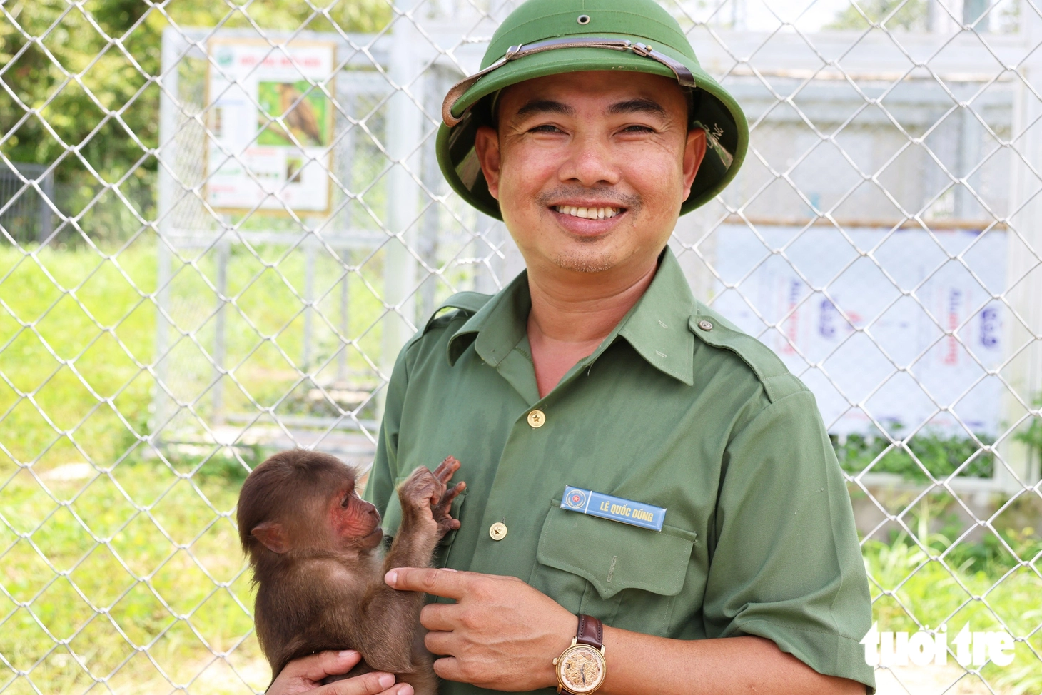 'Vú nuôi' của những chú khỉ đặc biệt ở trung tâm cứu hộ động vật hoang dã - Ảnh 3.