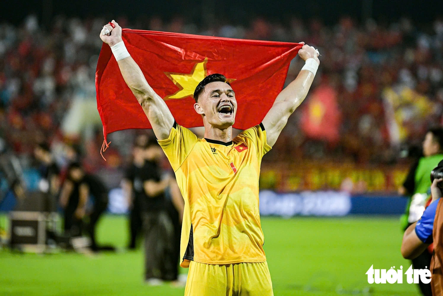Khoảnh khắc nâng cúp vô địch ASEAN Cup 2026 của tuyển Việt Nam - Ảnh 10.