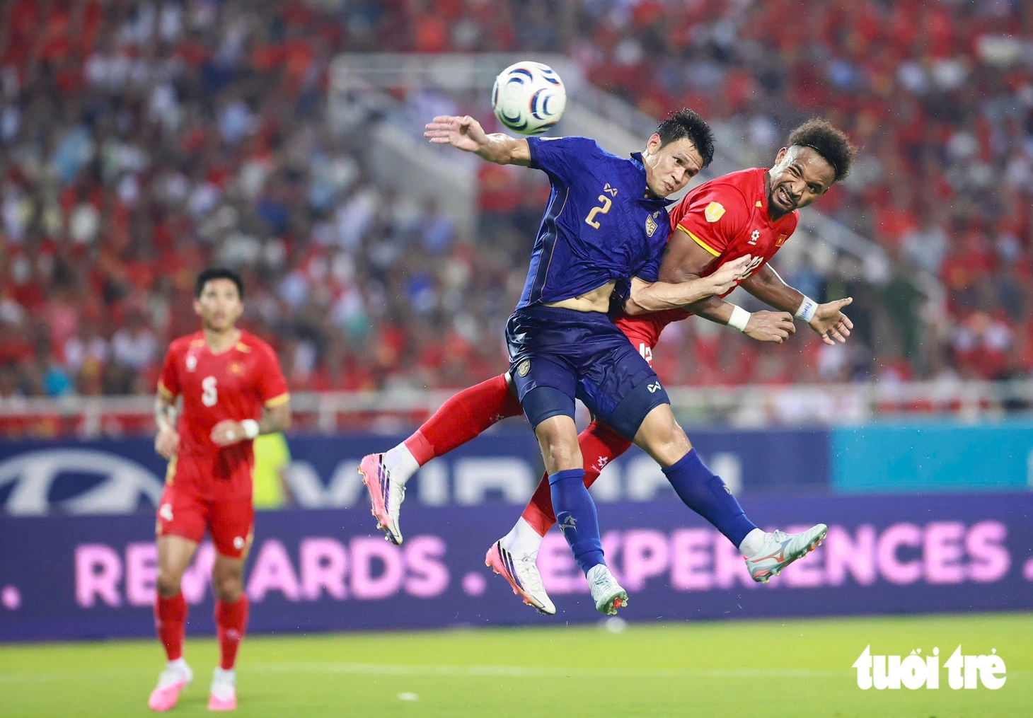 Khoảnh khắc nâng cúp vô địch ASEAN Cup 2026 của tuyển Việt Nam - Ảnh 17.