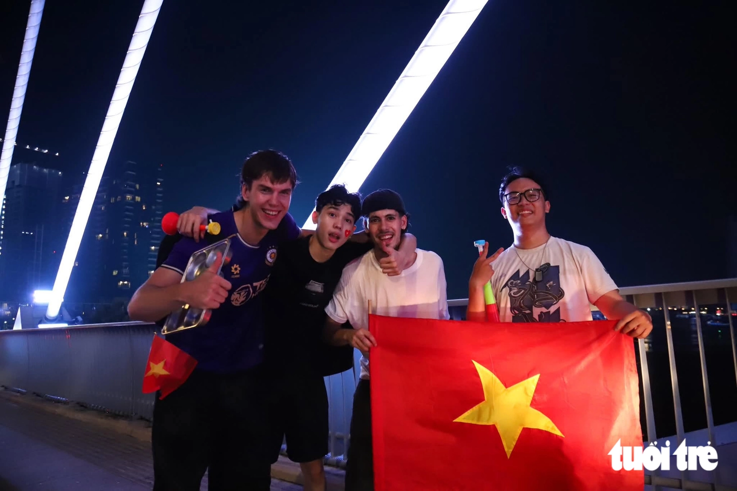 Đêm không ngủ của hàng triệu người hâm mộ bóng đá Việt Nam - Ảnh 6.