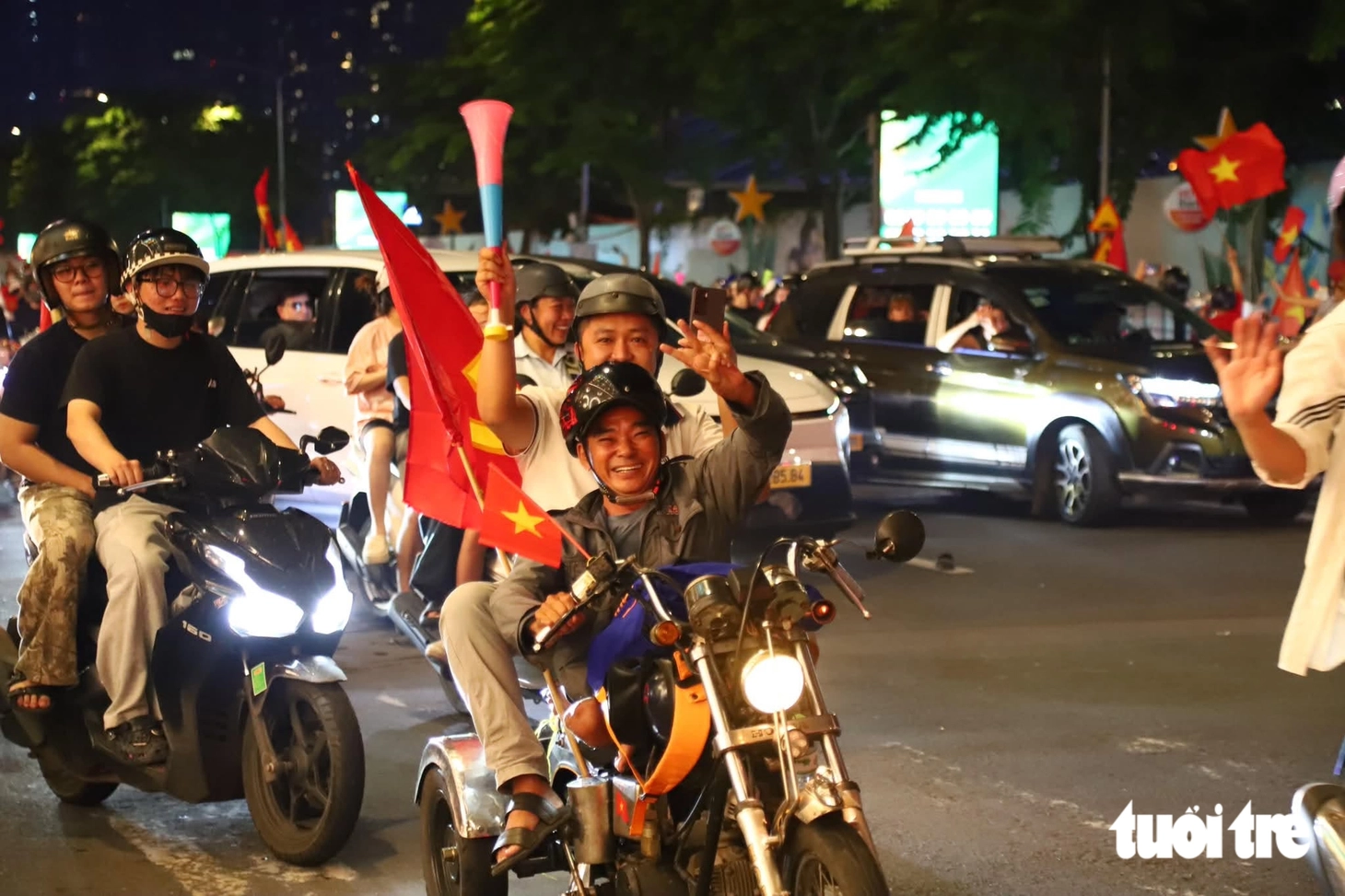 Đêm không ngủ của hàng triệu người hâm mộ bóng đá Việt Nam - Ảnh 22.