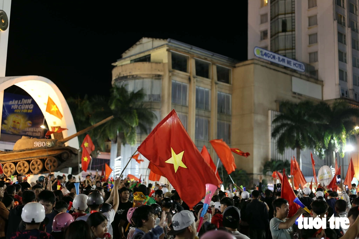 Đêm không ngủ của hàng triệu người hâm mộ bóng đá Việt Nam - Ảnh 43.