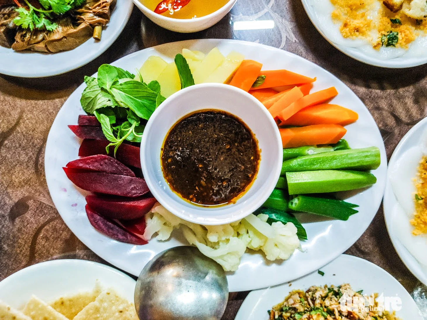 Mâm cơm chay Huế giữa ngôi cổ tự Kim Tiên hơn 300 năm tuổi - Ảnh 9.