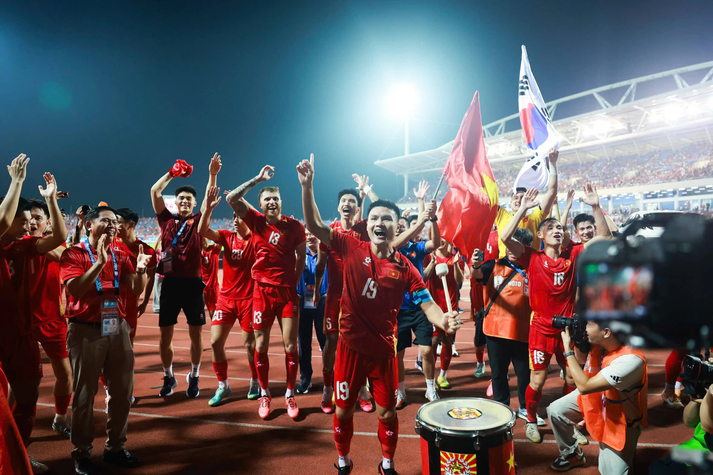 HLV Kim Sang Sik: Cho Đình Bắc rời sân là quyết định khó khăn nhất của tôi - Ảnh 3.