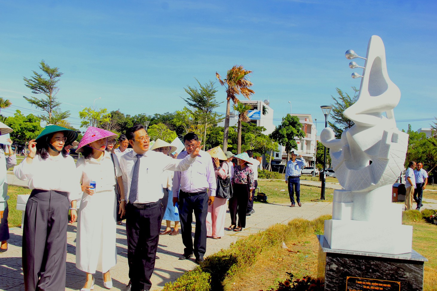 Ngũ Hành Sơn tôn vinh những nghệ nhân thổi hồn vào đá Non Nước - Ảnh 3.