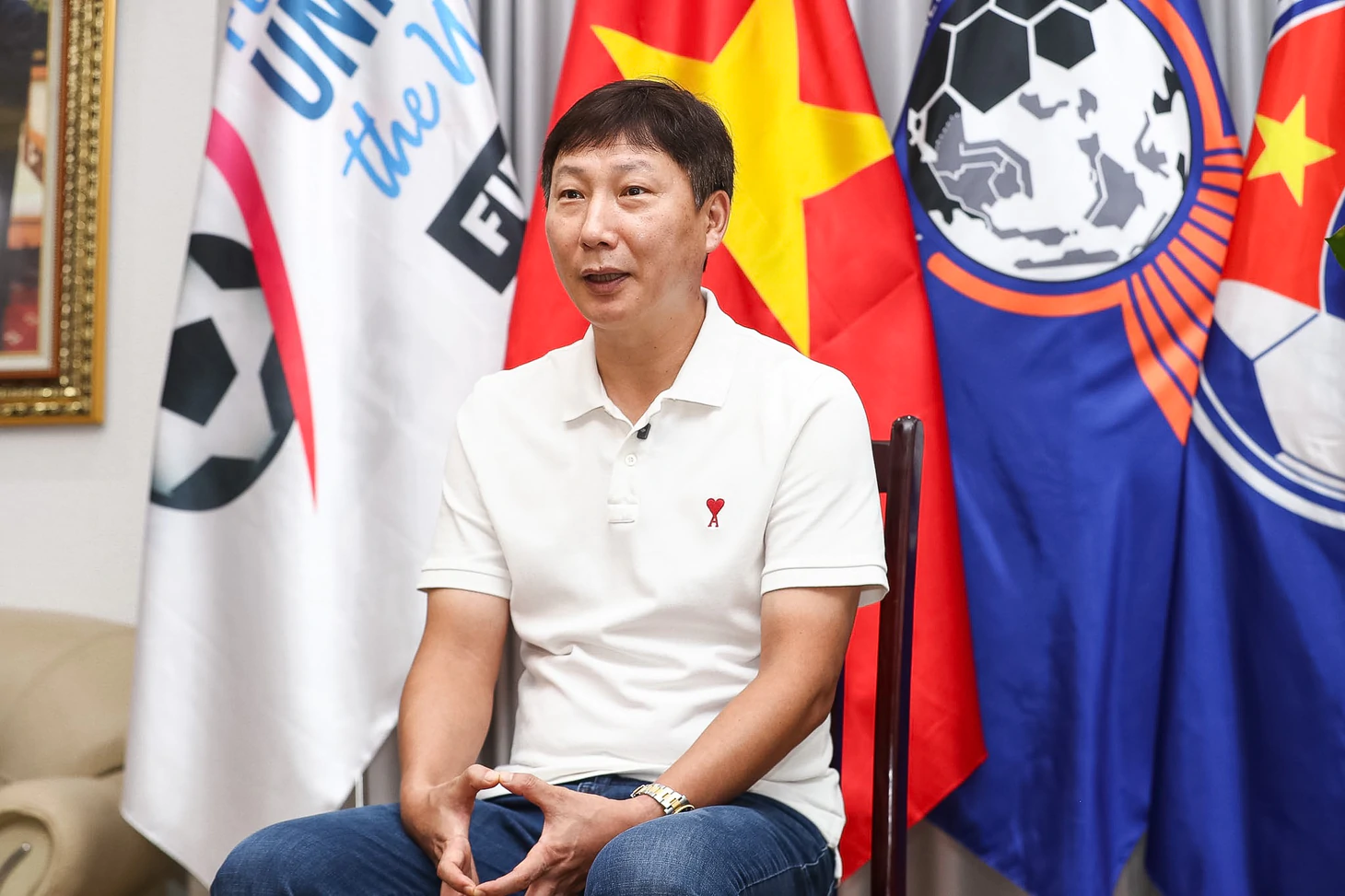 HLV Kim Sang Sik: Cho Đình Bắc rời sân là quyết định khó khăn nhất của tôi - Ảnh 1.