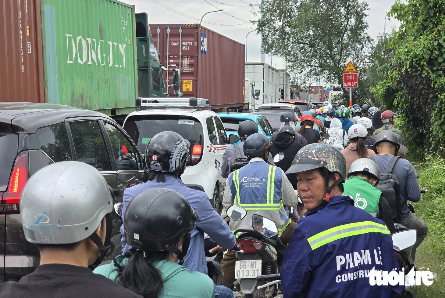 Ngày đầu nghỉ lễ 2-9, cao tốc TP.HCM - Long Thành kẹt 10km, đường Võ Chí Công cũng 'đứng hình' - Ảnh 2.