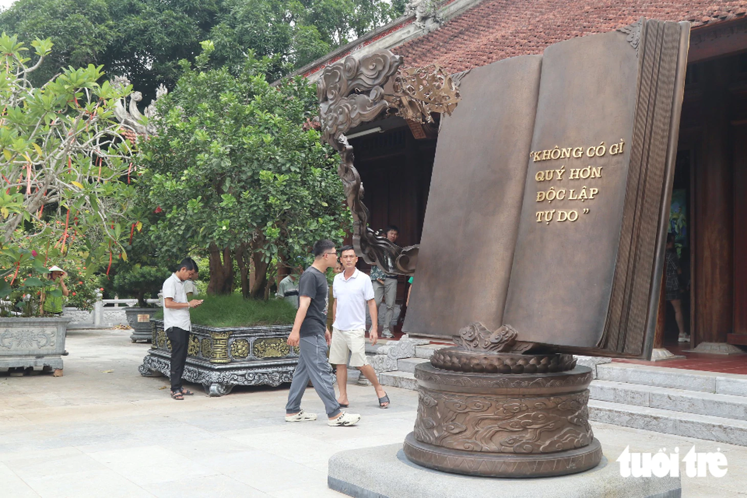 Người dân muôn phương về thăm quê Bác Hồ dịp Quốc khánh - Ảnh 8.