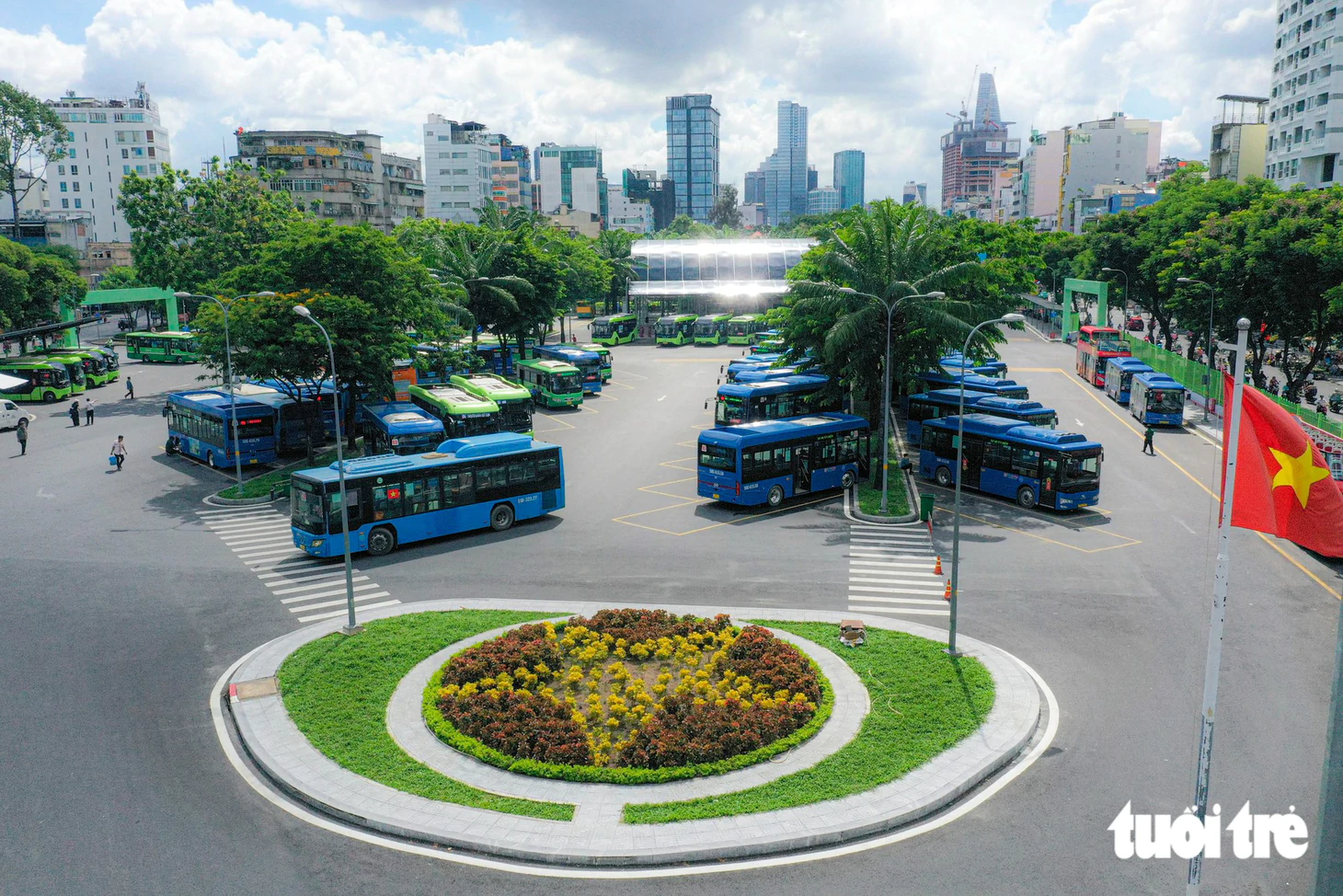 Đi xe buýt đến nhiều điểm vui chơi, vừa miễn phí vừa tiện lợi - Ảnh 2.