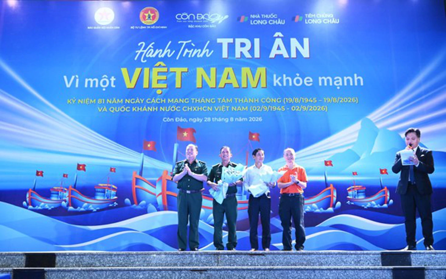 Long Châu mang đến sức khỏe cho người dân Côn Đảo trong Hành trình tri ân 2026 - Ảnh 4.