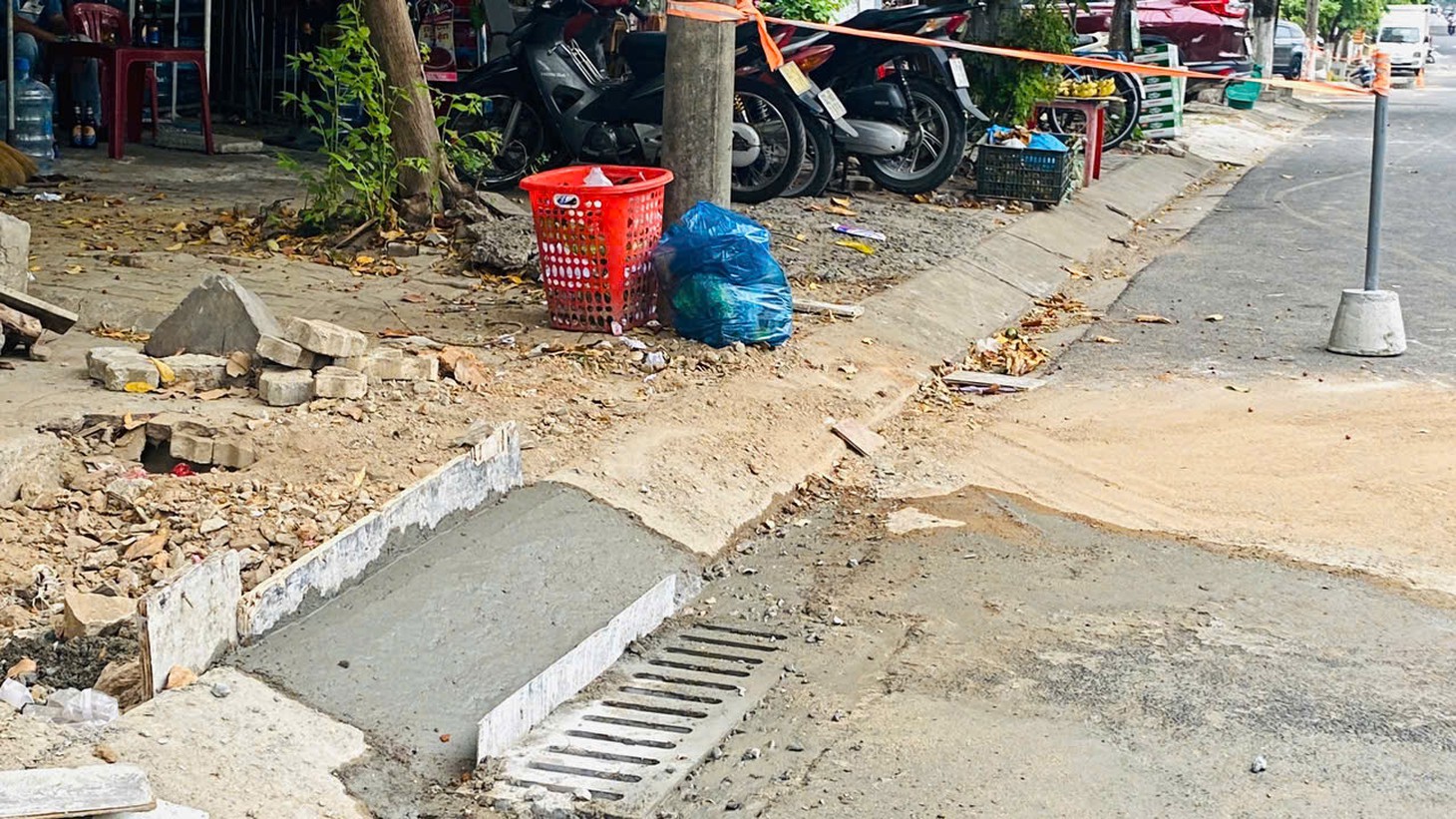 Đà Nẵng thay 900 cửa thu nước 'hàm ếch' sang thu nước dưới mặt đường để chống ngập - Ảnh 7.