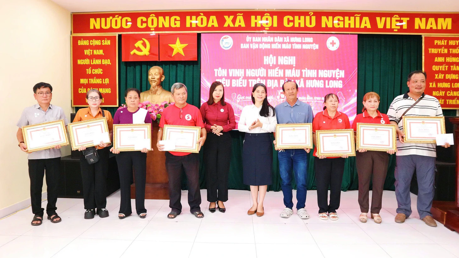 Gia đình 4 người ở TP.HCM với 260 lần hiến máu, lan tỏa nghĩa cử cao đẹp - Ảnh 3.