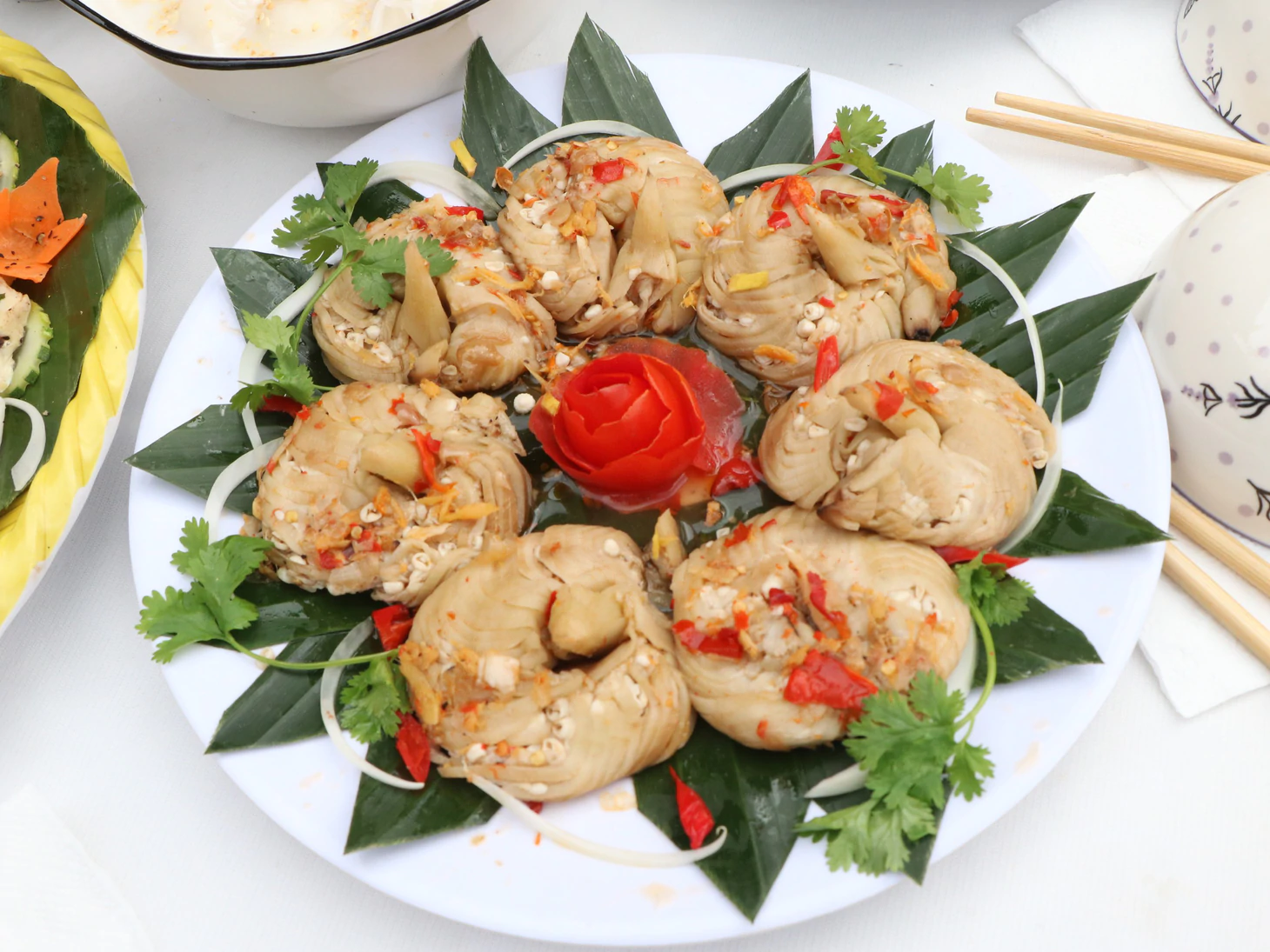 Food tour hội làng Lộc Yên: Khám phá ẩm thực dân gian giữa ‘Miền quê hạnh phúc’ - Ảnh 12.