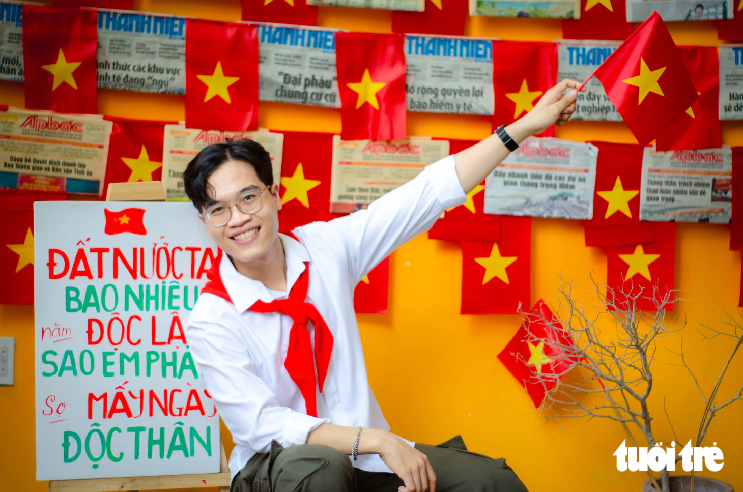 Vi vu TP.HCM dịp lễ 2-9 với sắc đỏ rực rỡ và hoàng hôn tuyệt đẹp - Ảnh 6.