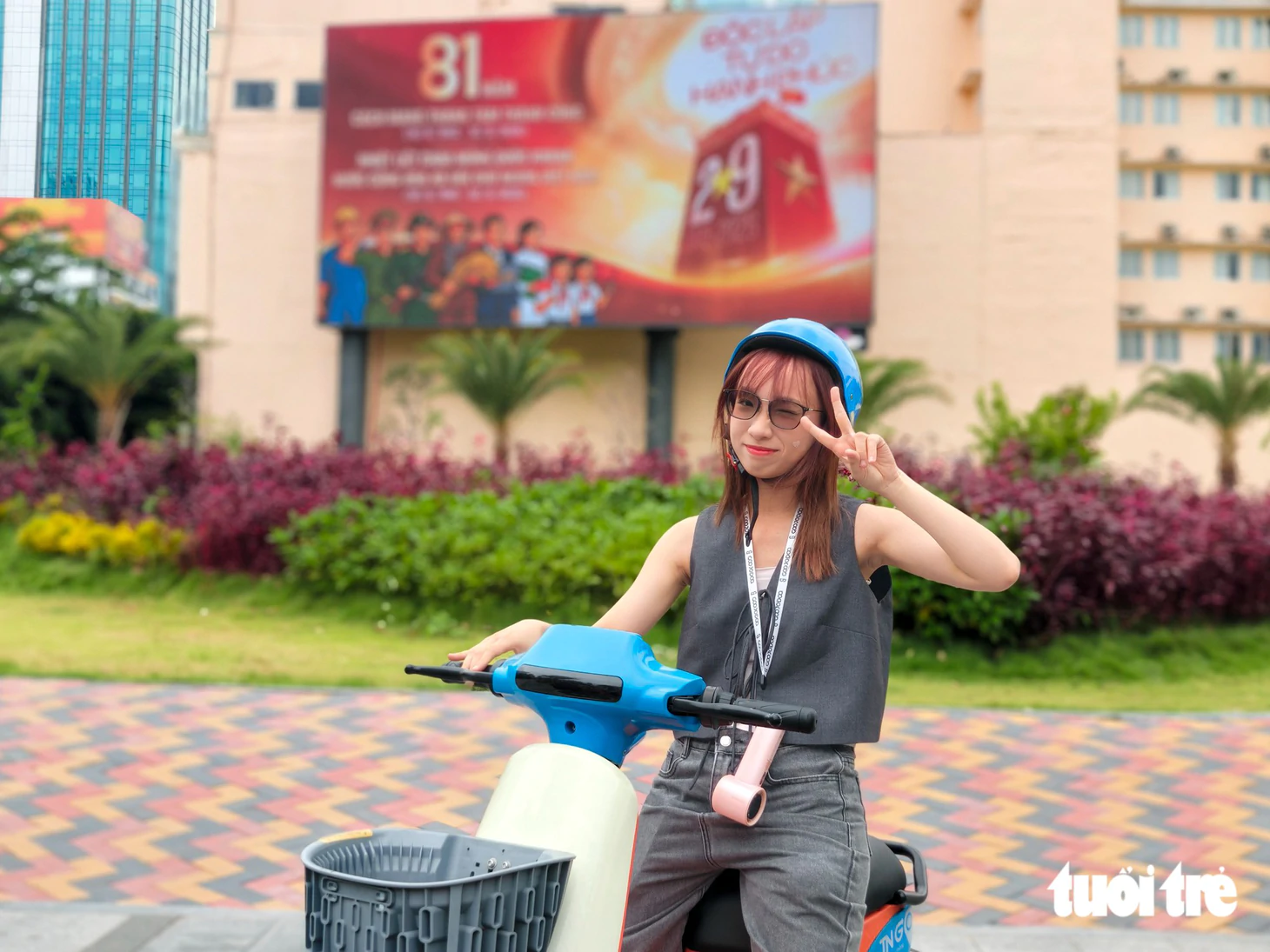 Vi vu trung tâm TP.HCM dịp lễ 2-9 bằng giao thông công cộng - Ảnh 15.