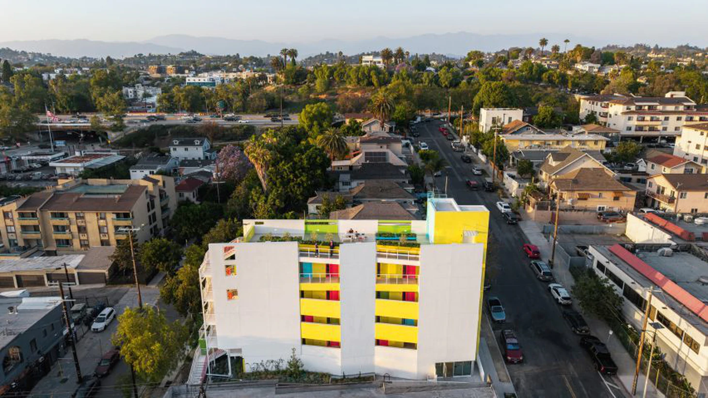 Nhà ở hỗ trợ người vô gia cư trên khu đất 'cực kỳ hẹp' ở Los Angeles - Ảnh 3.