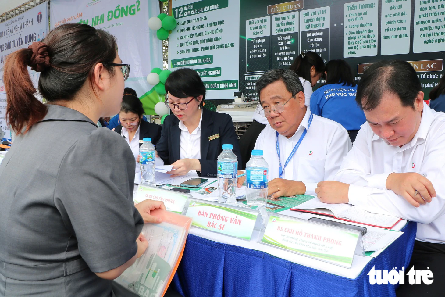 Nhiều trạm y tế TP.HCM 'thắng lớn' trong ngày hội việc làm vì tuyển dụng đủ bác sĩ sớm - Ảnh 8.