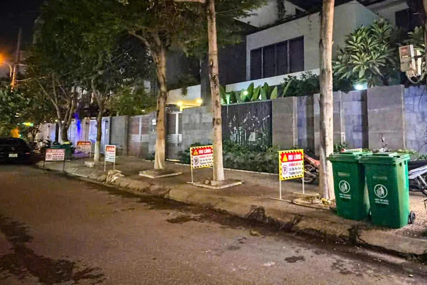 Dân tự ý đặt bảng cấm đỗ xe, có nhà ở Đà Nẵng đặt tới 5 bảng cấm đậu - Ảnh 9.