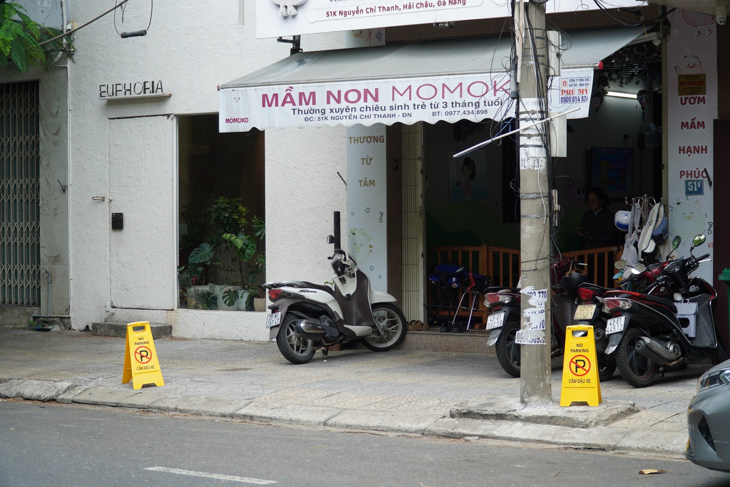 Dân tự ý đặt bảng cấm đỗ xe, có nhà ở Đà Nẵng đặt tới 5 bảng cấm đậu - Ảnh 5.