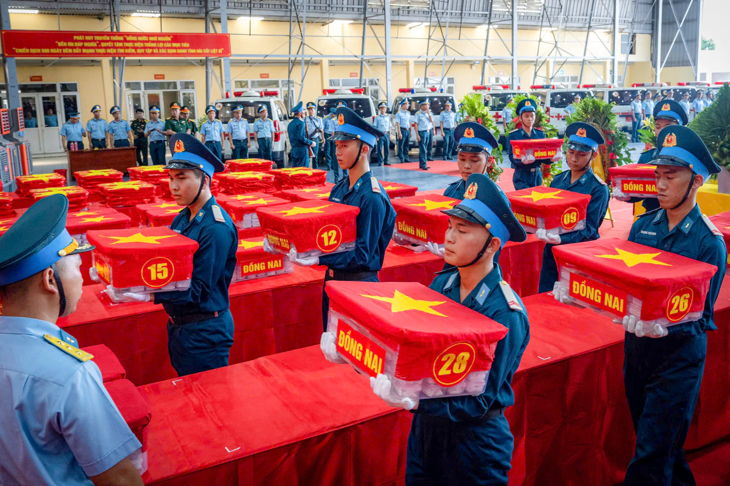 Đưa hơn 13.000 mẫu sinh phẩm hài cốt liệt sĩ từ TP.HCM tới Hà Nội - Ảnh 4.