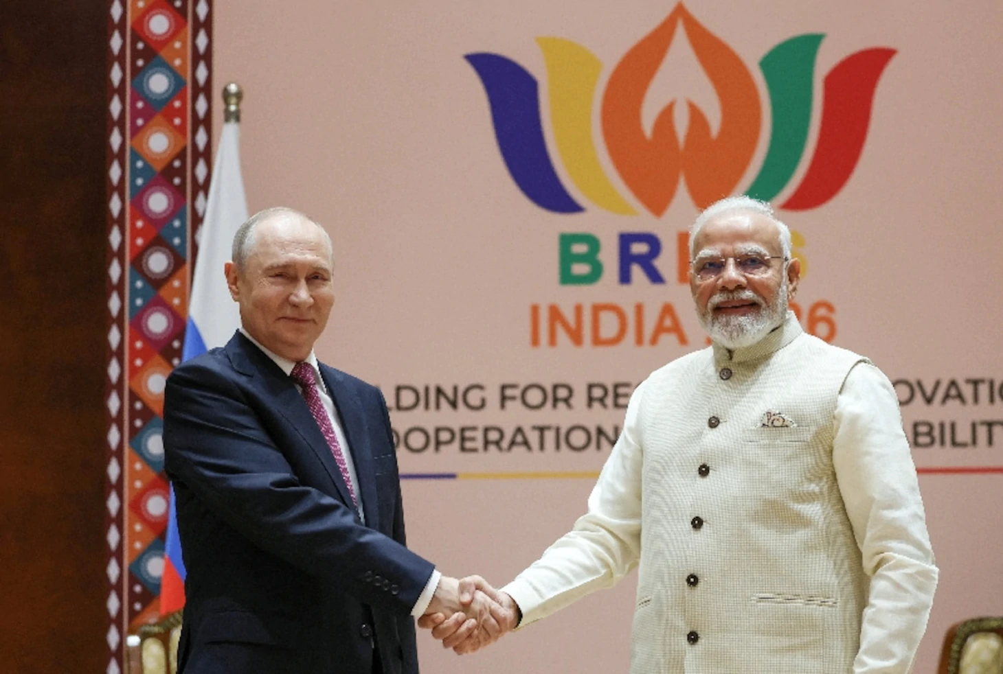 Chùm ảnh: Ấn Độ rộn ràng đón lãnh đạo thế giới dự Thượng đỉnh BRICS lần thứ 18 - Ảnh 2.
