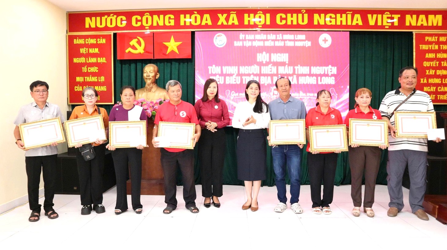 Gia đình bà Nguyễn Thị Bế ở Hưng Long và hơn 90 lần hiến máu sẻ chia - Ảnh 10.