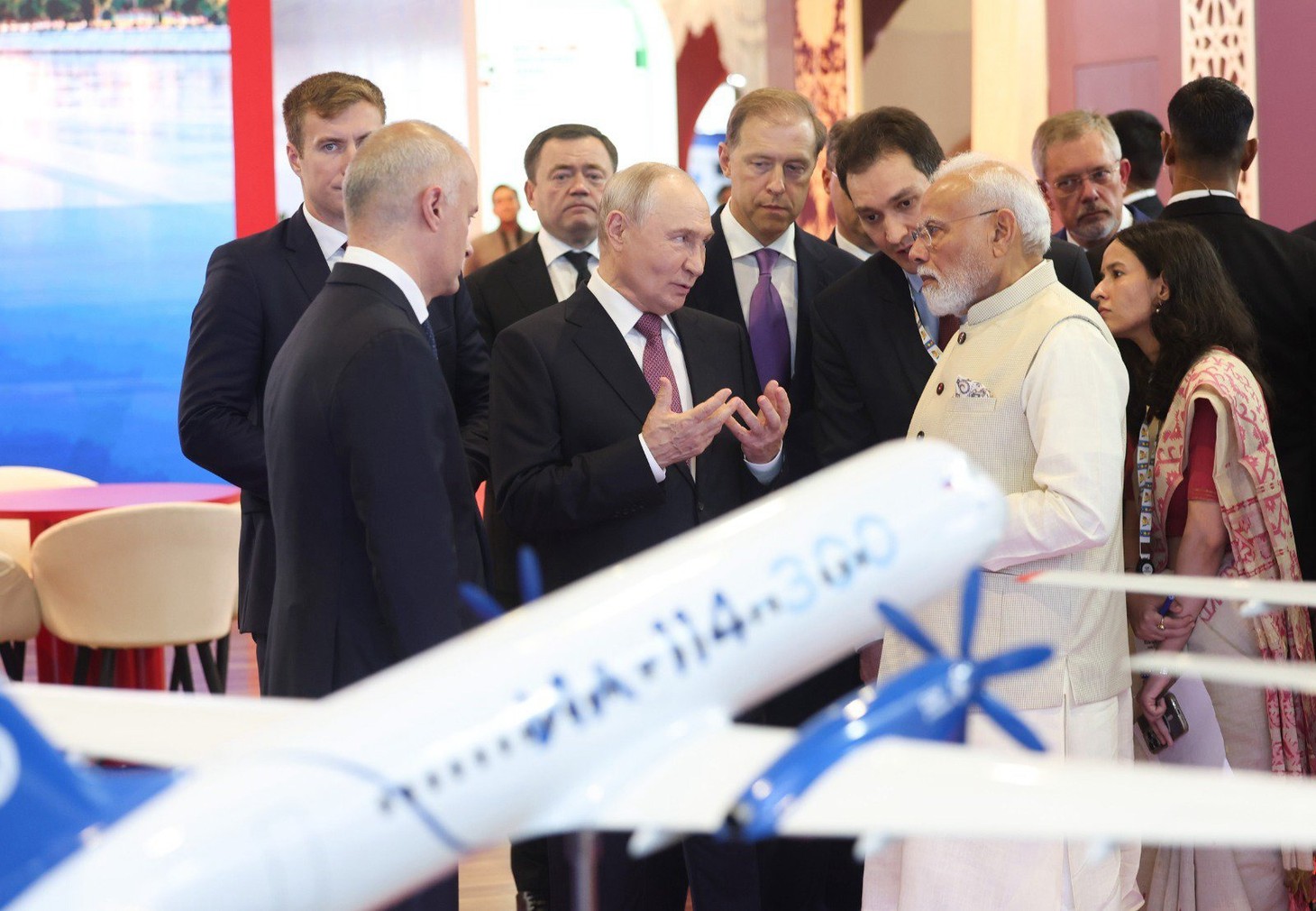 Chùm ảnh: Ấn Độ rộn ràng đón lãnh đạo thế giới dự Thượng đỉnh BRICS lần thứ 18 - Ảnh 3.