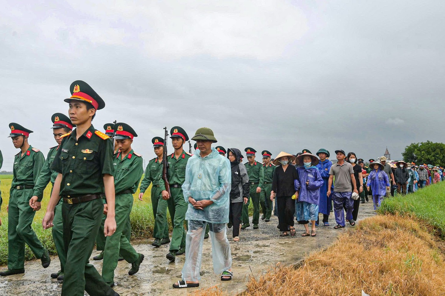 Cuộc đoàn tụ cuối tuần dang dở và món quà Trung tá Trần Văn Tùng chưa kịp tặng con gái - Ảnh 7.