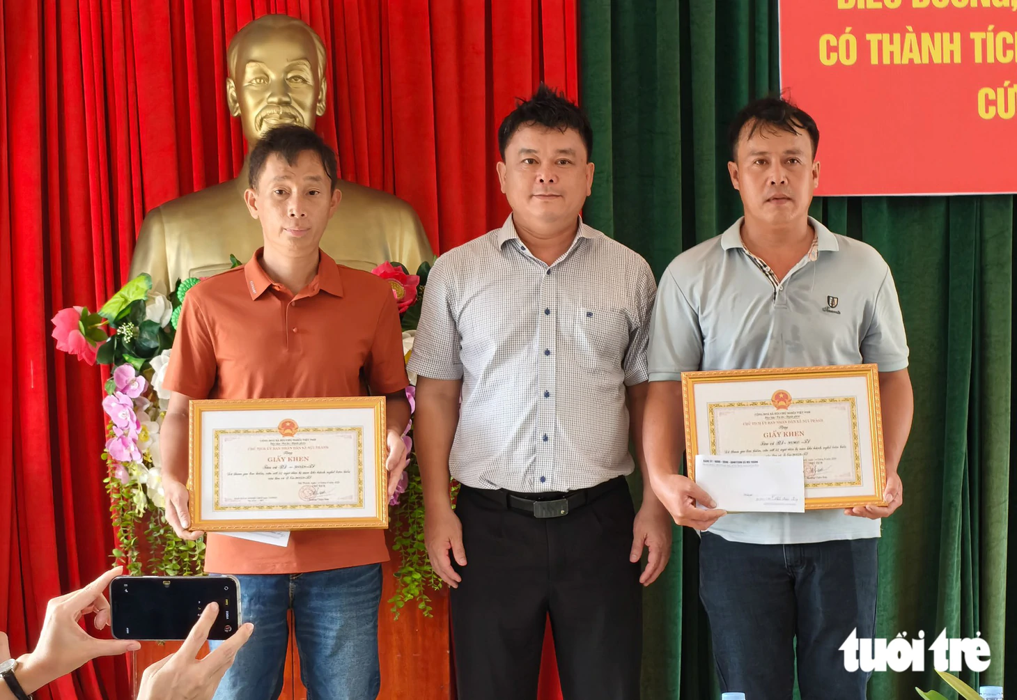 32 ngư dân trở về từ cõi chết: uống cả nước tiểu cầm hơi, bất lực nhìn từng bạn tàu buông tay - Ảnh 9.