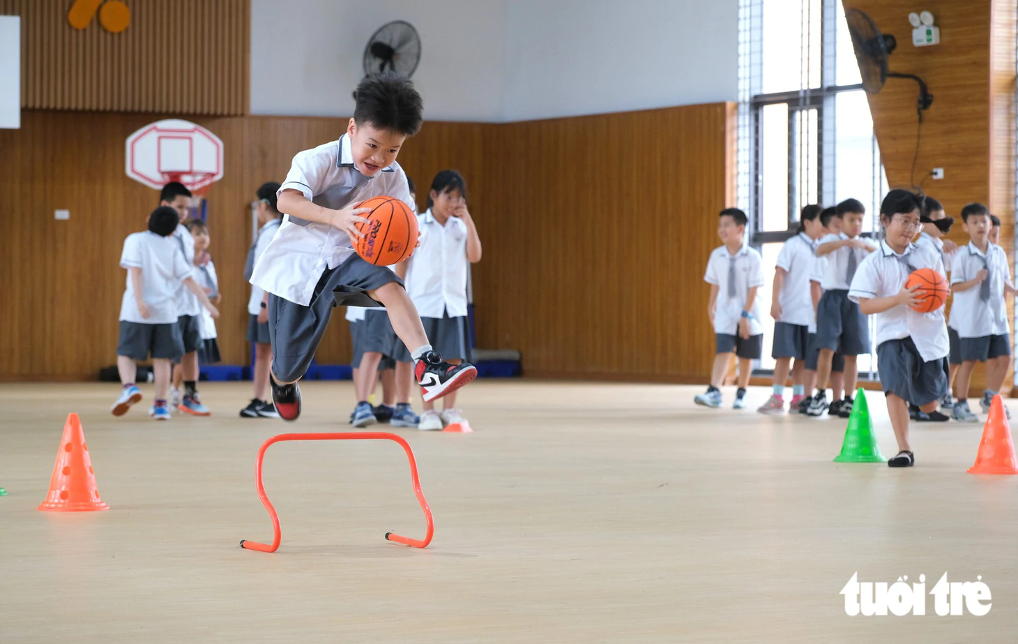 Trường tiểu học công lập 194 tỉ gây sốt với bếp ăn sáng choang, phòng nghỉ bán trú 'xịn sò' - Ảnh 32.
