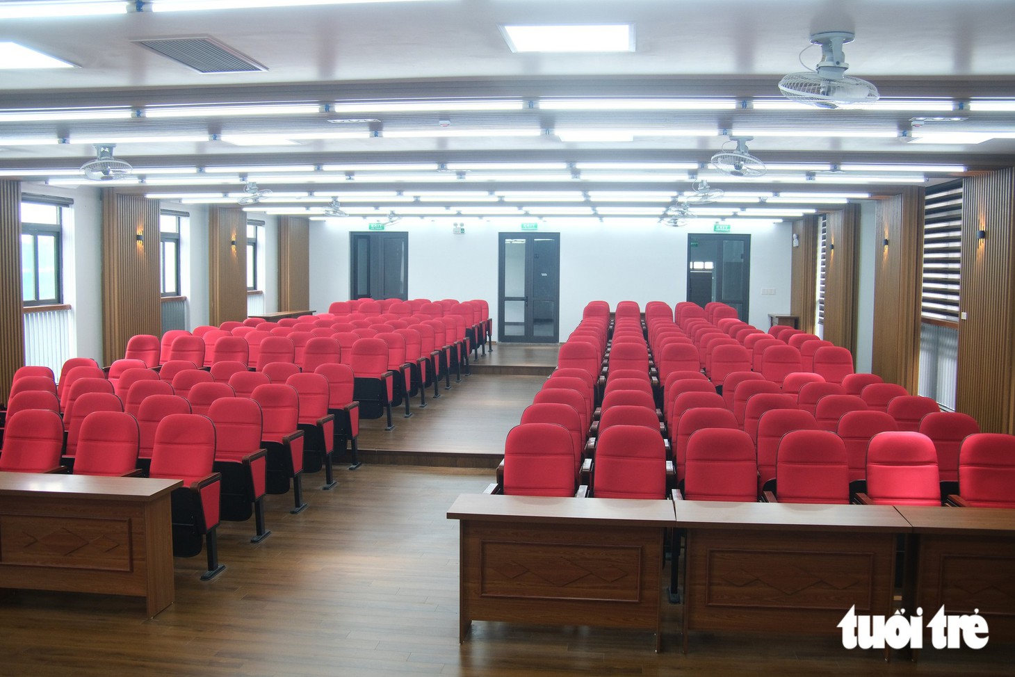 Trường tiểu học công lập 194 tỉ gây sốt với bếp ăn sáng choang, phòng nghỉ bán trú 'xịn sò' - Ảnh 43.