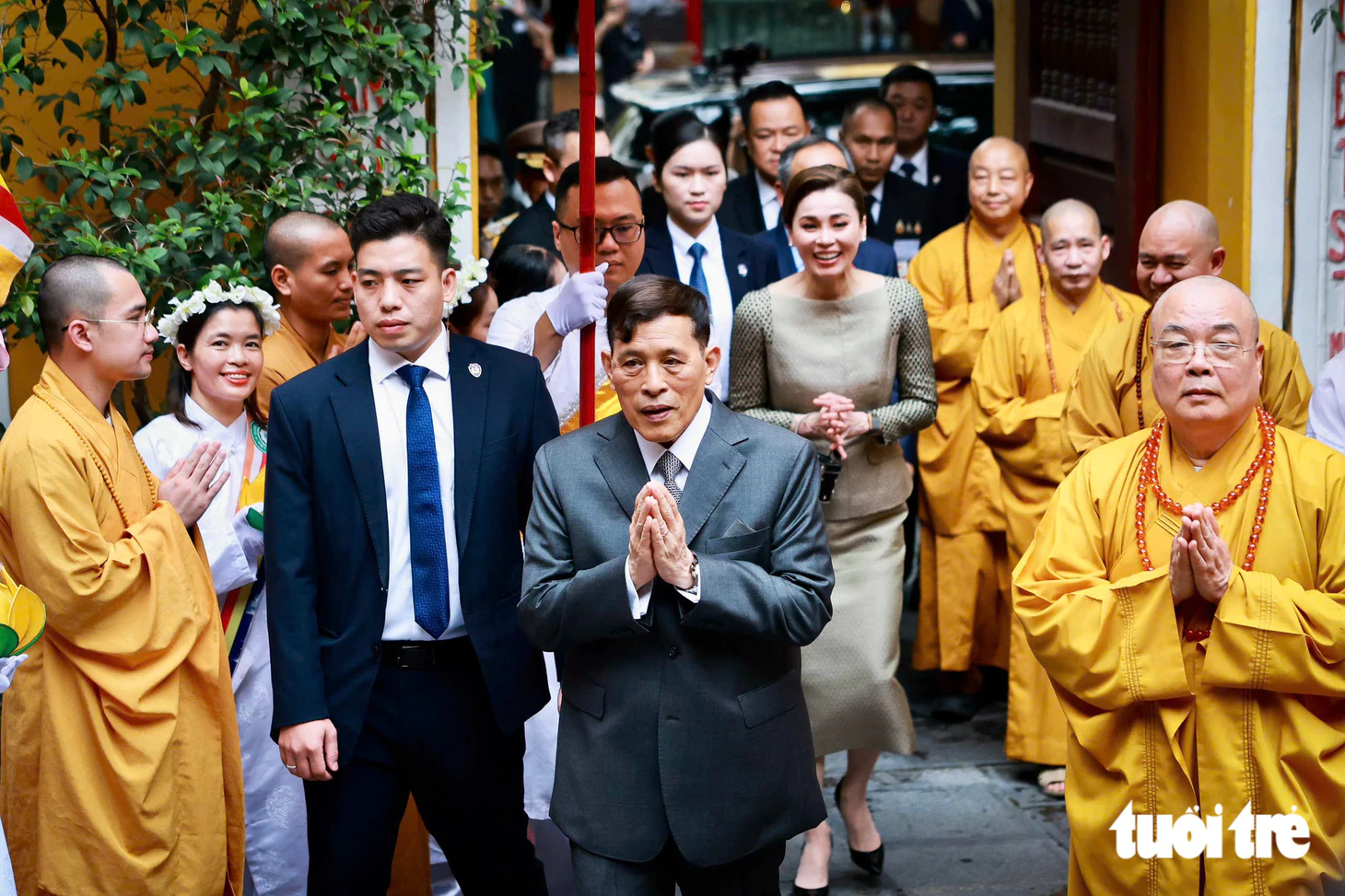 Nhà vua Thái Lan và Hoàng hậu lễ Phật tại chùa Quán Sứ - Ảnh 1.