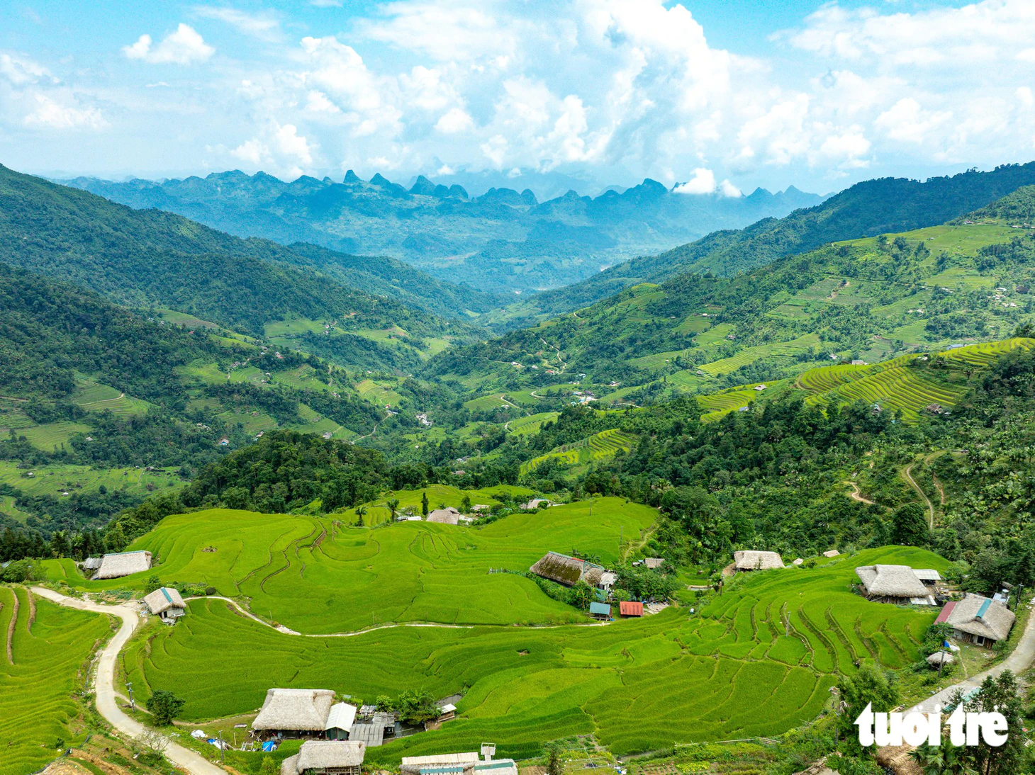 Vượt núi băng rừng ngắm ruộng bậc thang trên ‘nóc nhà Đông Bắc’ - Ảnh 4.