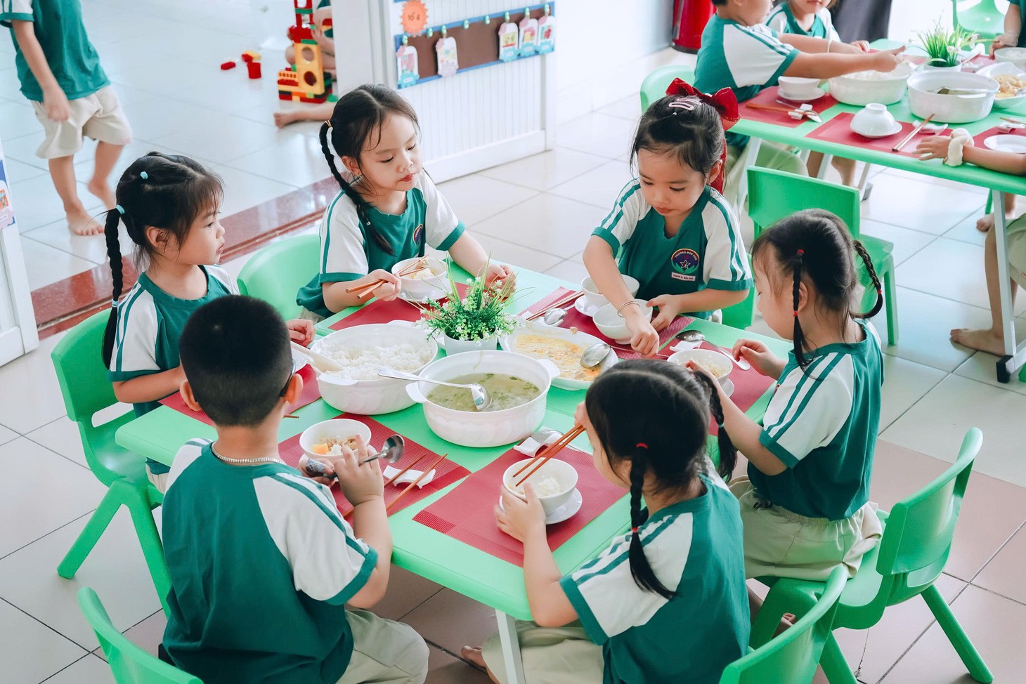 Bất ngờ với 3 cách ăn bán trú của trẻ mầm non ở TP.HCM - Ảnh 4.