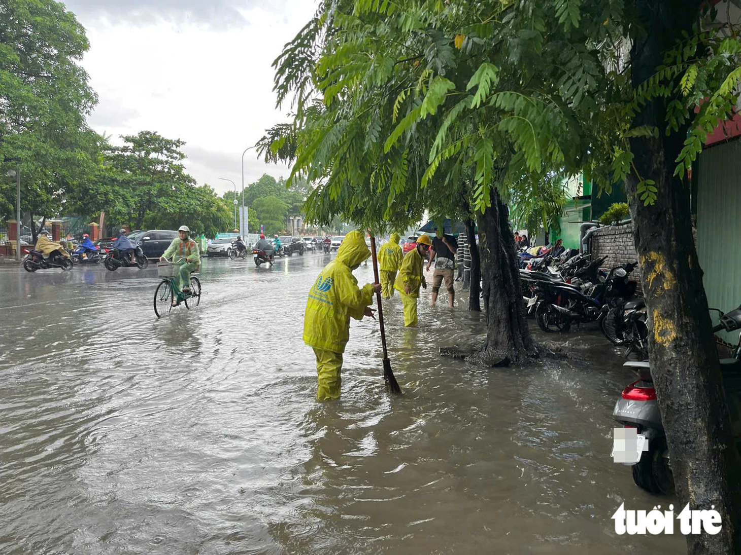 Mưa lớn trên 500mm, tới trưa 17-9, điểm nào tại Hà Nội đang bị ngập - Ảnh 3.