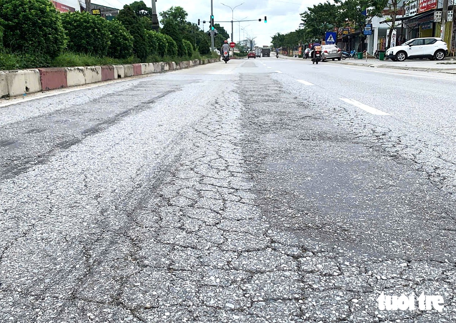Cận cảnh tuyến quốc lộ 1 xuống cấp, Cục Đường bộ yêu cầu Cienco 4 khẩn trương sửa chữa - Ảnh 3.