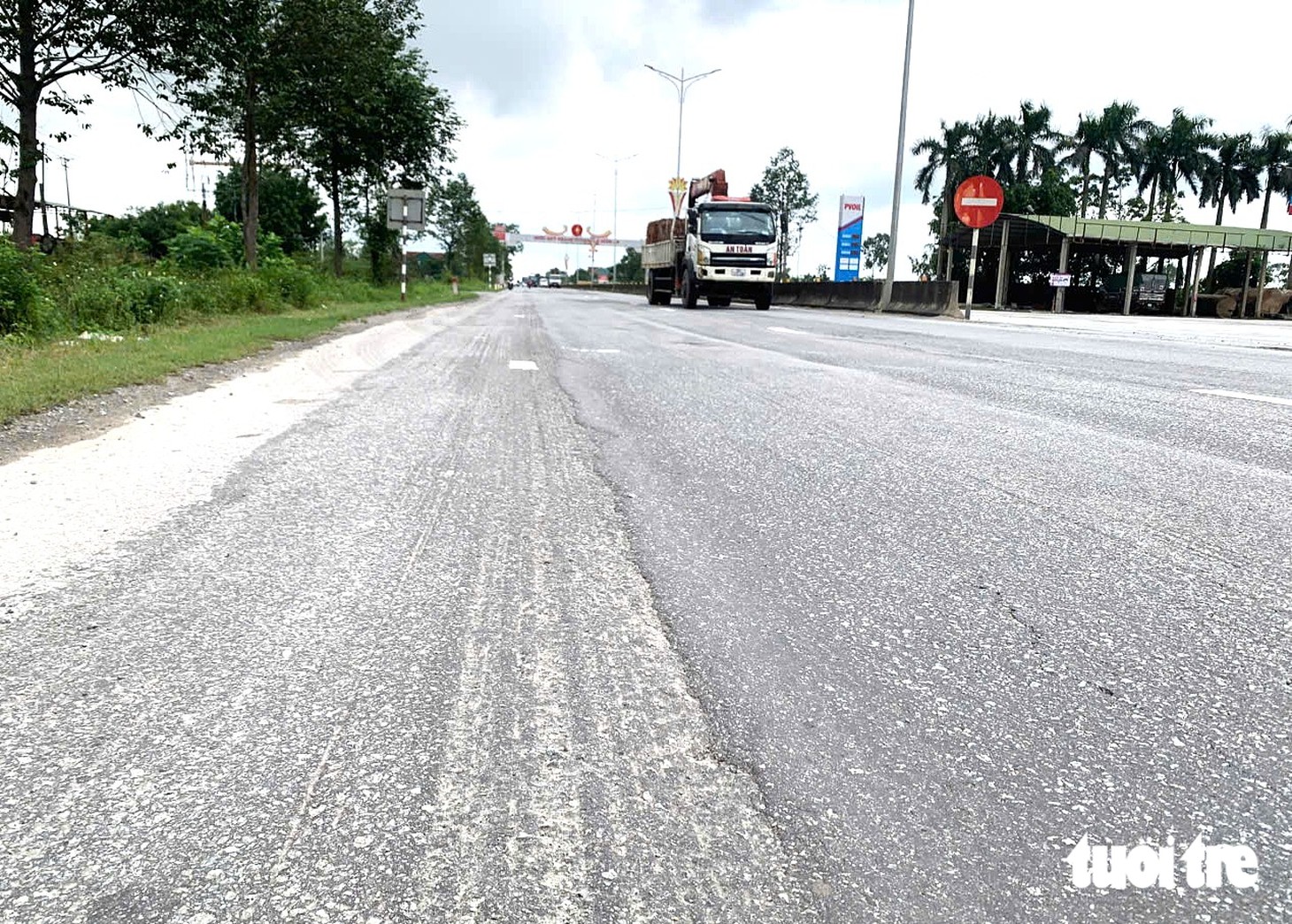 Cận cảnh tuyến quốc lộ 1 xuống cấp, Cục Đường bộ yêu cầu Cienco 4 khẩn trương sửa chữa - Ảnh 7.