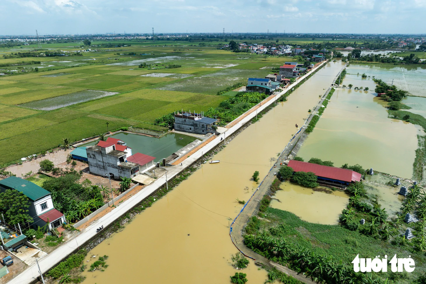 Nước sông Bùi tràn về như thác, xóm Đồng Dâu bốn bề là nước - Ảnh 15.