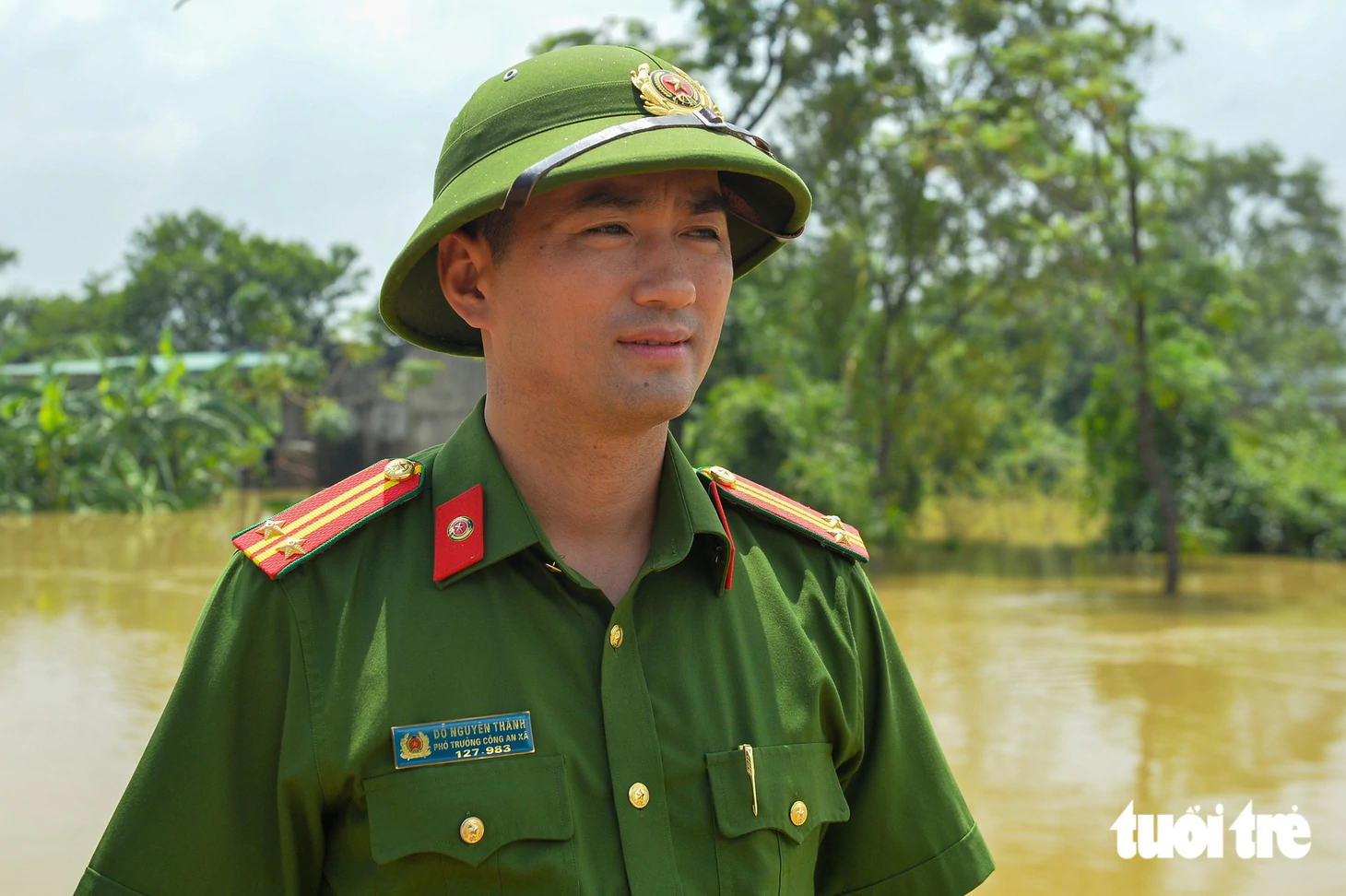 Nước sông Bùi tràn về như thác, xóm Đồng Dâu bốn bề là nước - Ảnh 7.
