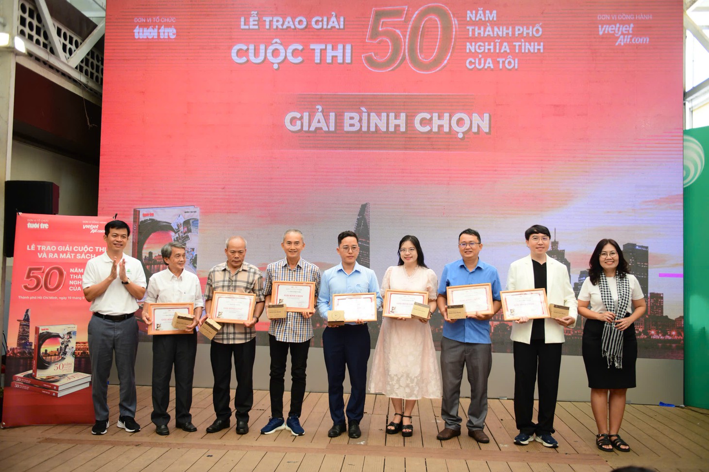 Trao giải và ra mắt sách 50 năm thành phố nghĩa tình của tôi: Câu chuyện ấy vẫn đang tiếp diễn - Ảnh 12.
