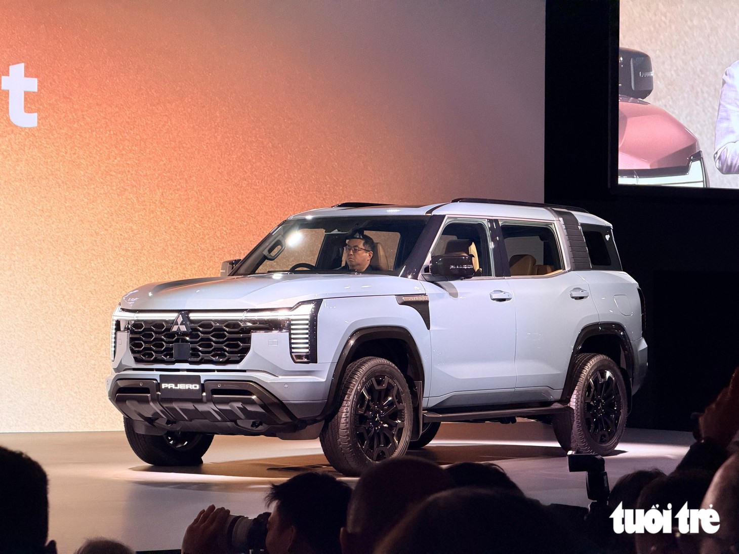 Mitsubishi Pajero đời mới ra mắt: 2 màn lớn, máy dầu, có thể thêm hybrid, lắp ở gần Việt Nam - Ảnh 2.