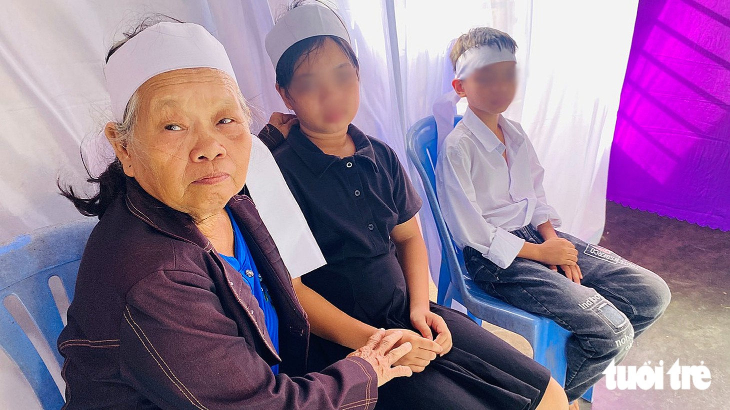 Xóm làng xót xa người mẹ ở Đà Nẵng chết vì tai nạn giao thông, để lại 3 con mất cả mẹ cha - Ảnh 4.