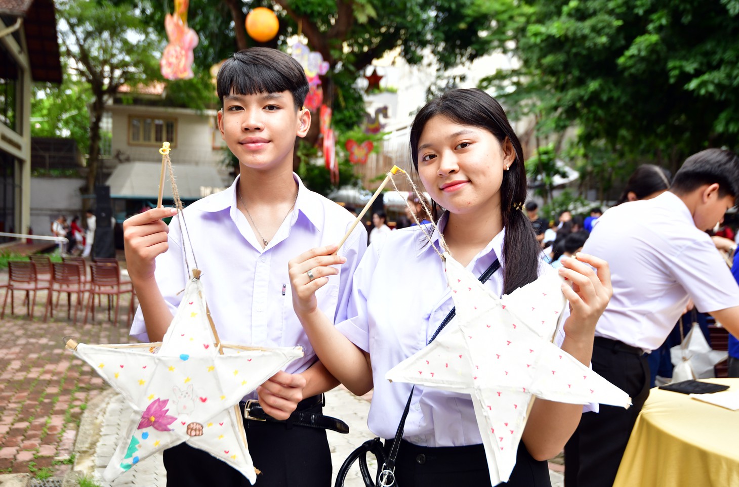 Mùa trăng yêu thương cho trẻ em khuyết tật - Ảnh 1.