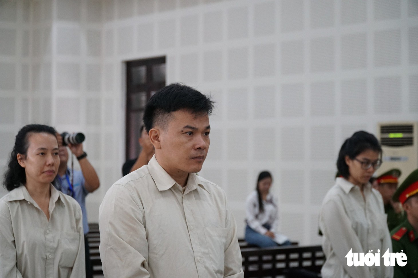 Hình ảnh Nguyễn Quang Hoàng – Tổng giám đốc GFDI cùng thuộc cấp được áp giải tới tòa - Ảnh 6.