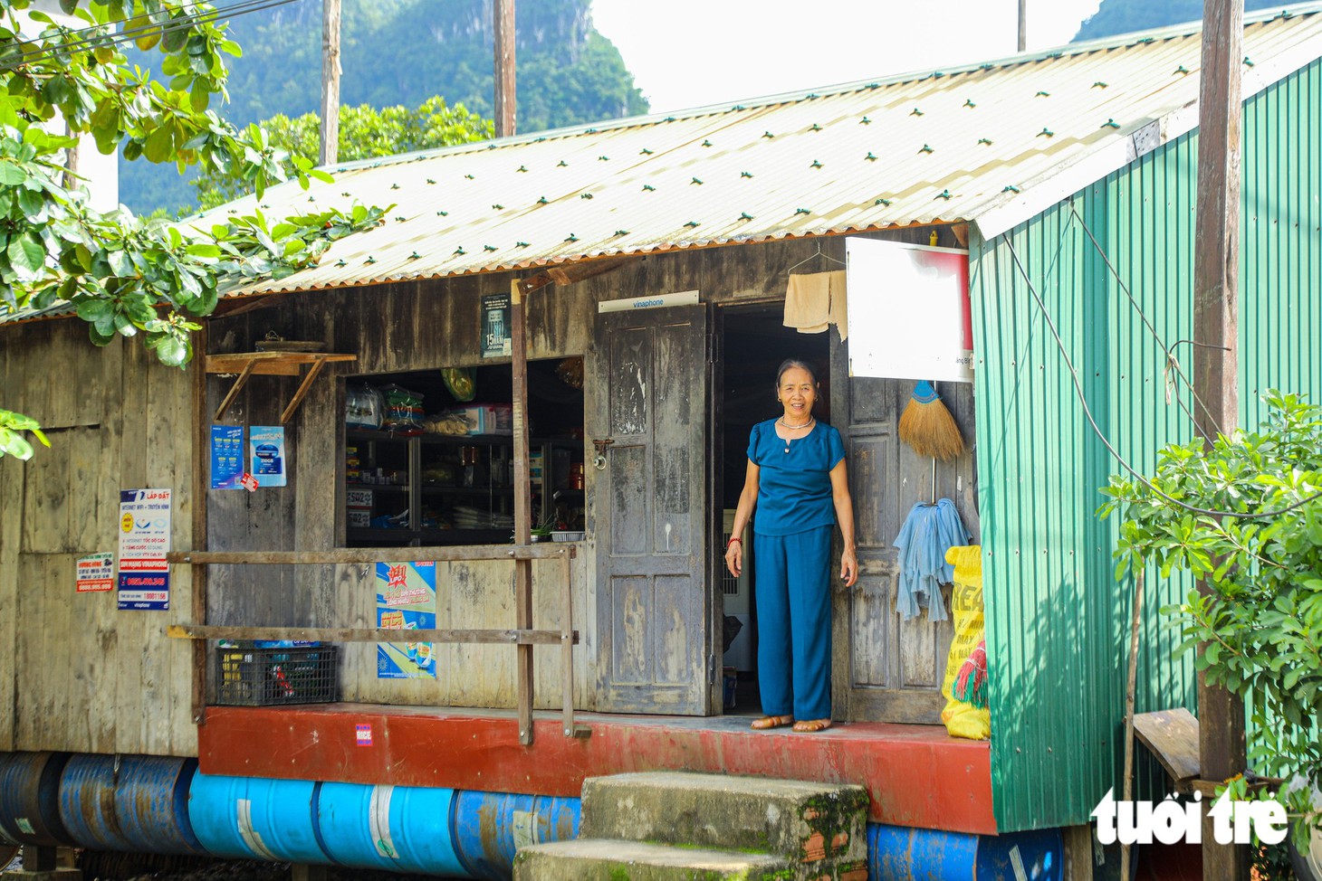 Trước mùa mưa bão, người dân vùng rốn lũ Quảng Trị sửa sang nhà nổi - Ảnh 9.