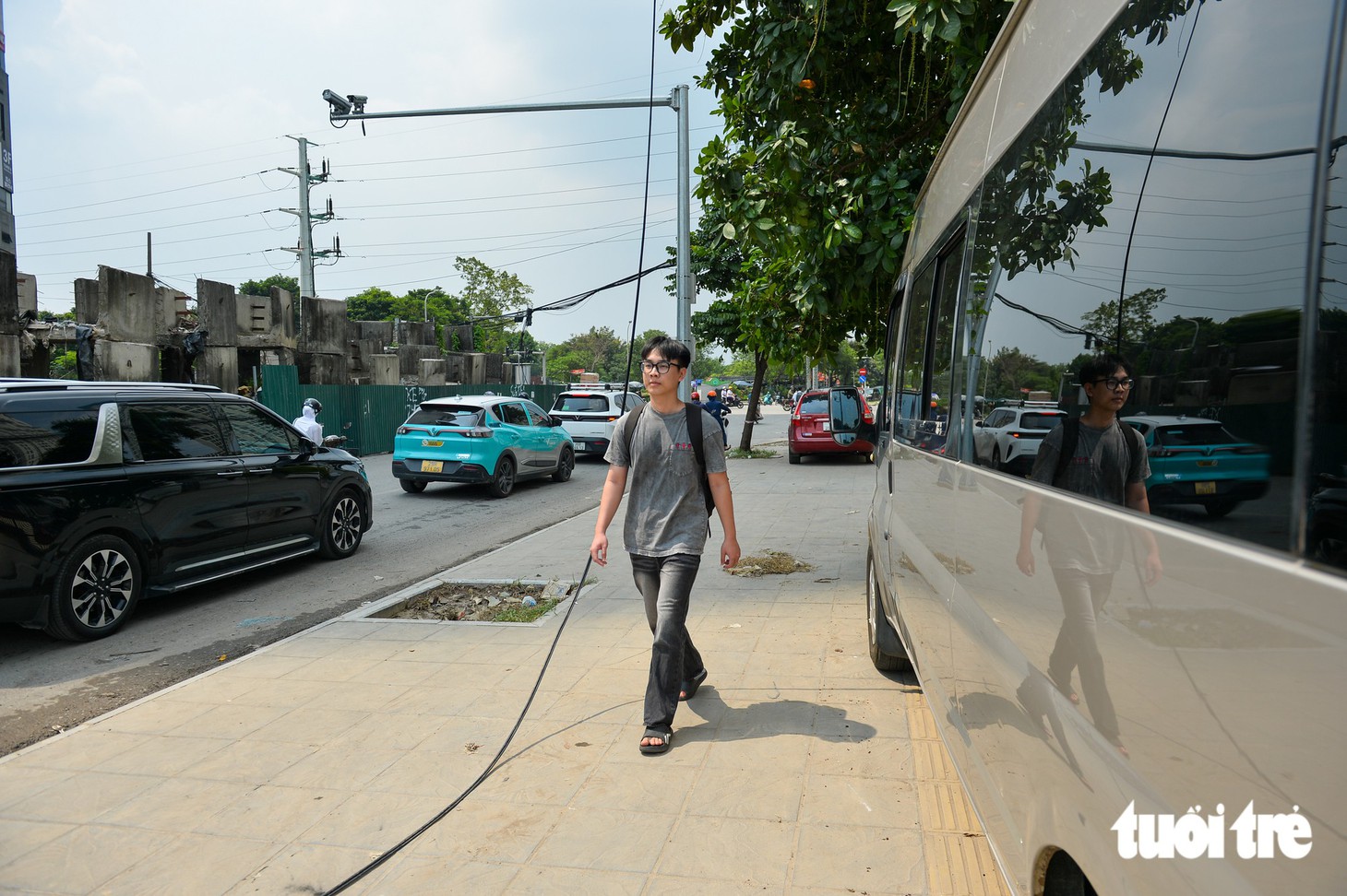 Nơi làm đường bị biến thành bãi rác - Ảnh 3.