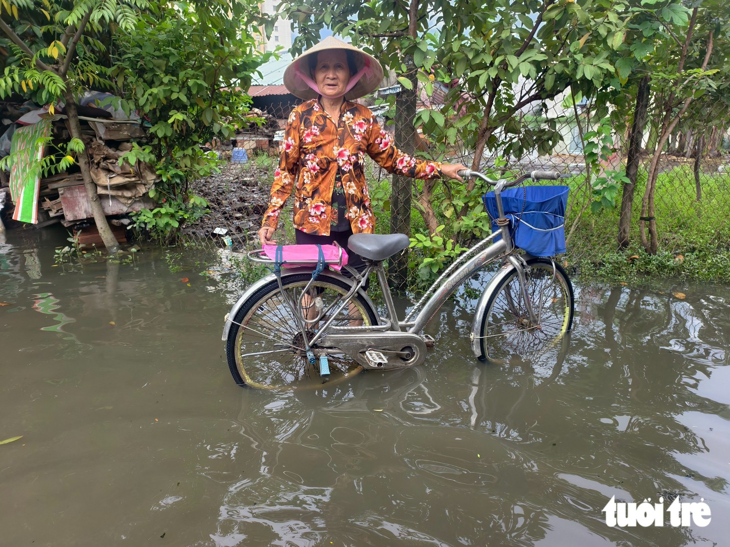 Huy động máy bơm nhiều giờ chống ngập khu dân cư ở xã Vĩnh Lộc, TP.HCM - Ảnh 3.