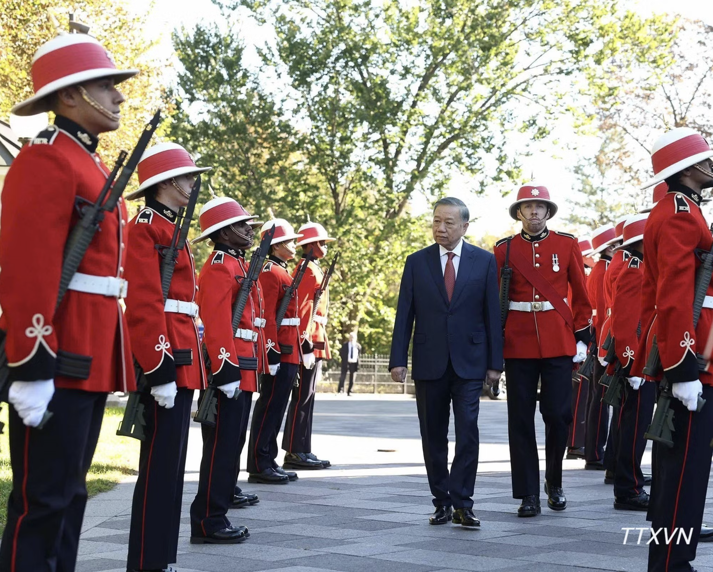 Kỵ binh Canada hộ tống Tổng Bí thư, Chủ tịch nước Tô Lâm tại lễ đón trọng thể - Ảnh 2.